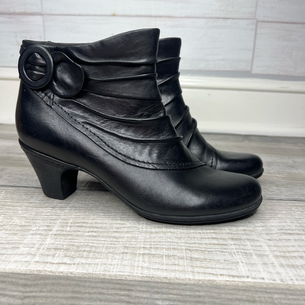 Cobb Hill Ankle Bootie, Black Leather, Women's 7